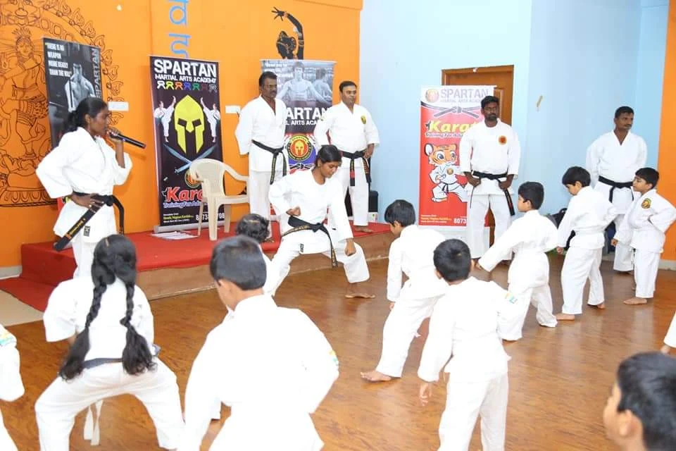 Instructor leading a live class with students practicing kicks